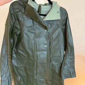 Lululemon Into the Drizzle Rain Jacket Landscape Green Willow 4 EUC